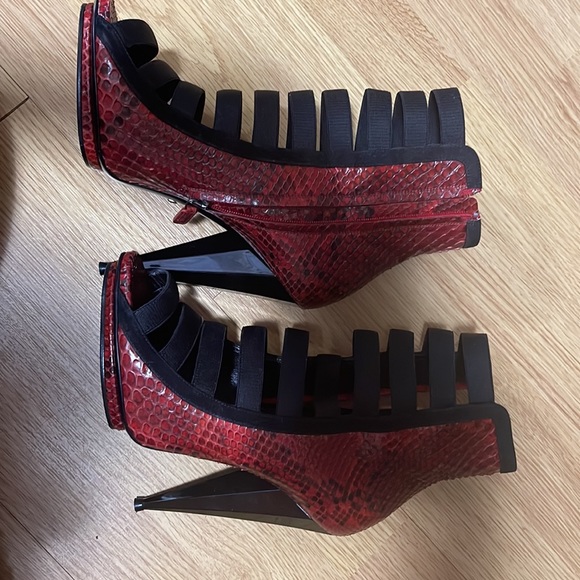 Gucci Shoes - GUCCI LIKE NEW! RARE!!Red/Black Heels